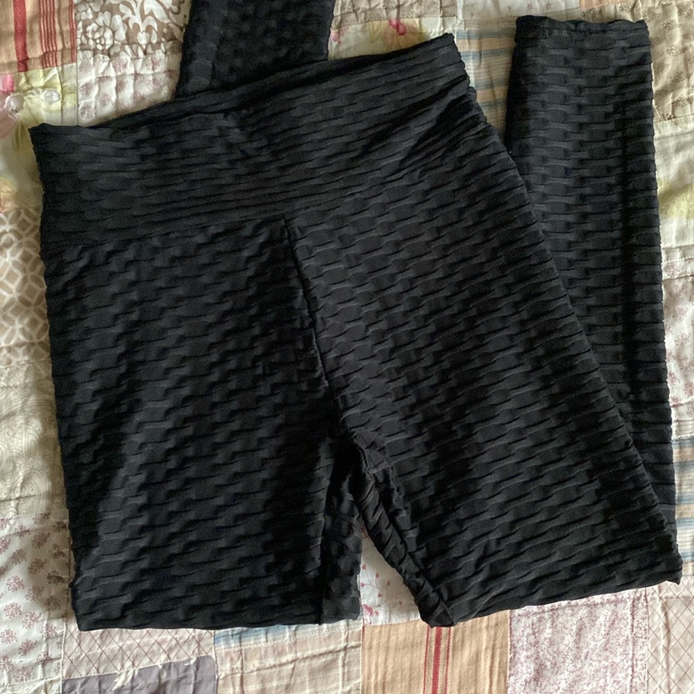 TikTok butt enhancing leggings black